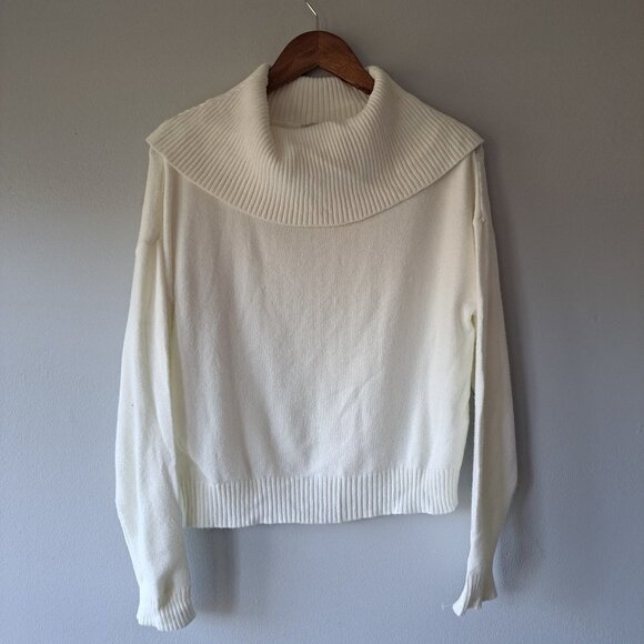 Warm & Cozy Women‎ Cream Medium Turtle Neck Crop Sweater Long Sleeve - Picture 1 of 11